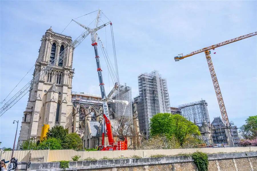 2019年大火后巴黎圣母院的修复工程