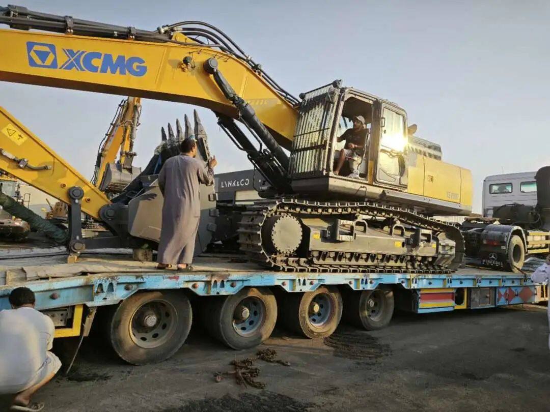 徐工大吨位挖掘机批量运抵沙特