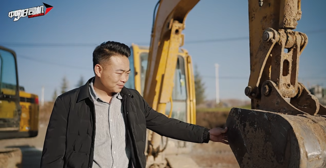 陈乂白2016年买了第一台临工小挖