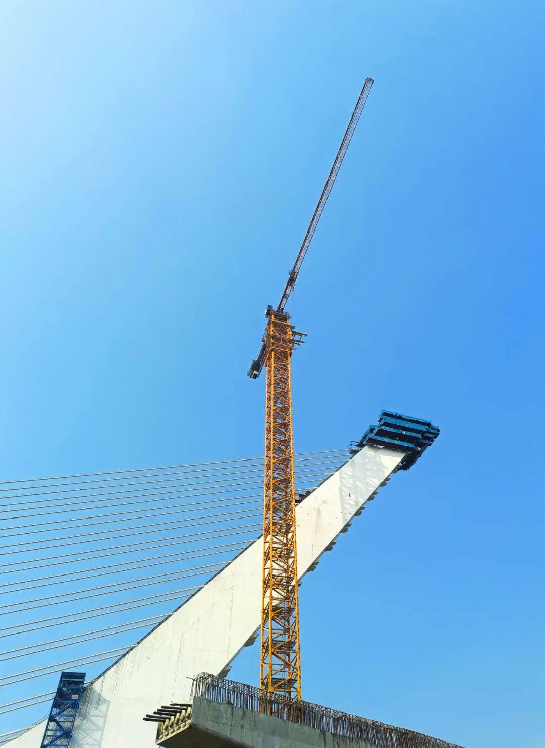 pg电子官网：146米！中联重科塔机刷新国内最高独立高度施工纪录(图3)