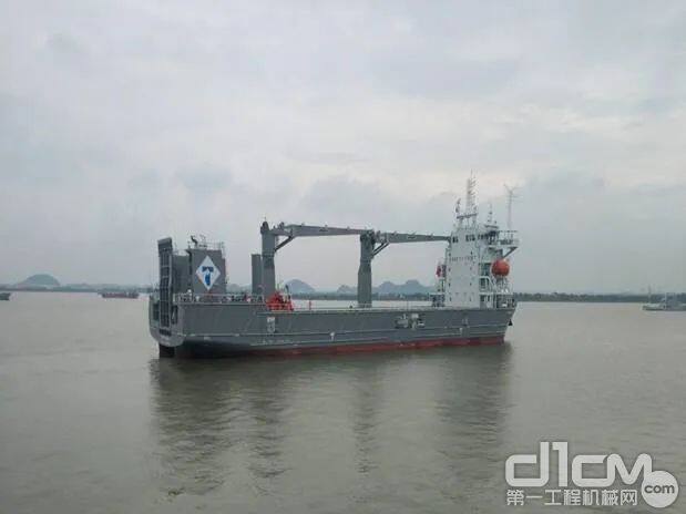 配套中船现代发电机组的集装箱货运船