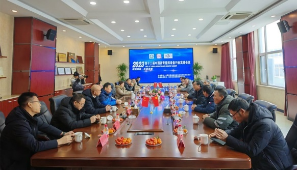 pg电子官网：德基机械亮相第十二届中国沥青搅拌设备行业高峰会议(图2)