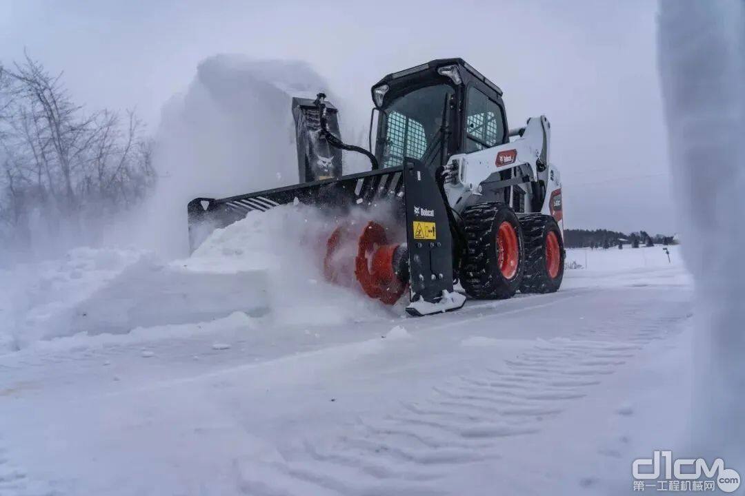 山猫吹雪机施工现场