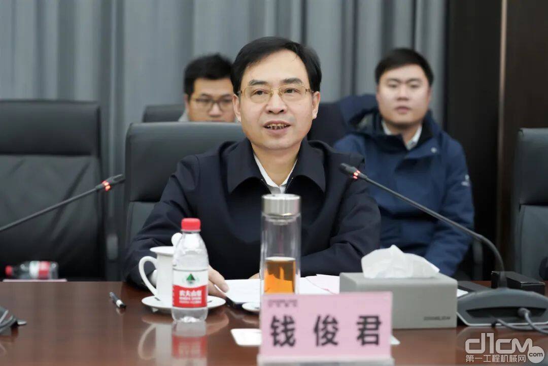 ▲湖南省市场监管局党组书记、局长钱俊君讲话