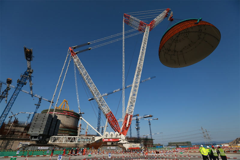 △2018年，中联重科ZCC3200NP助力华龙一号示范工程福清核电6号机组穹顶吊装