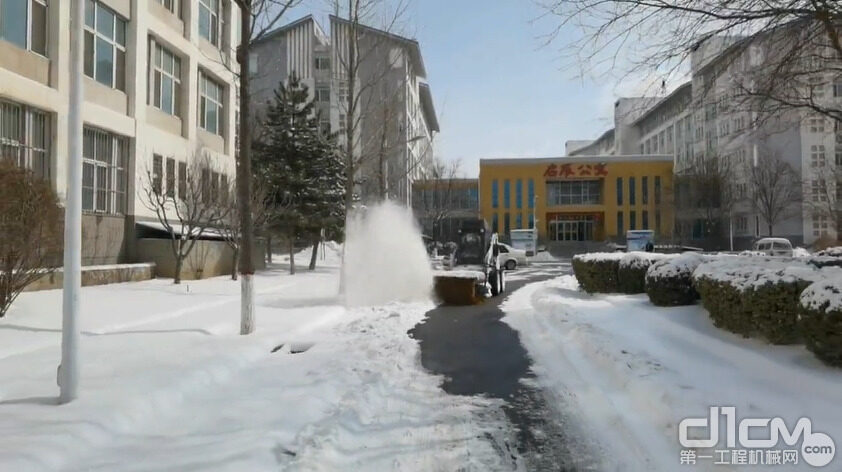  山猫山西高校清雪