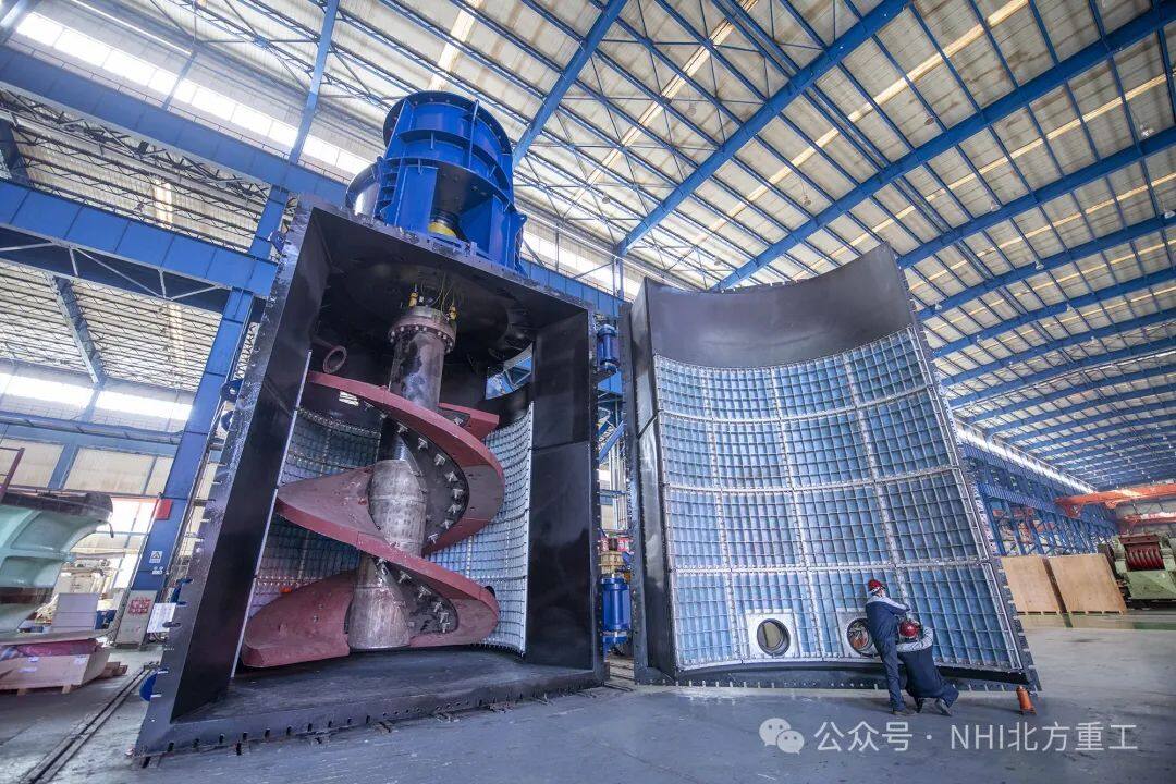 世界最大规格螺旋立式磨机