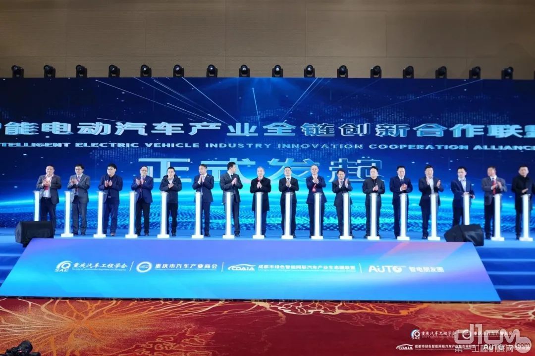 上汽红岩亮相2024中国智能电动汽车科技与提供链展览会