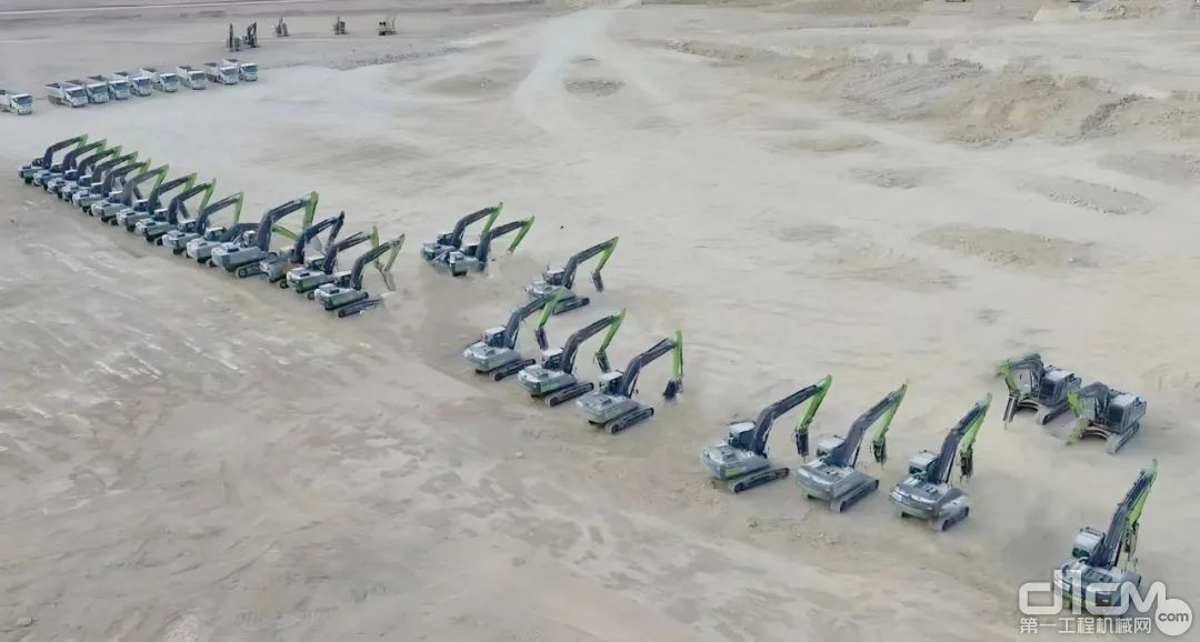 “团建”全球最大单体建筑！中联重科挖掘机助力打造沙特未来地标