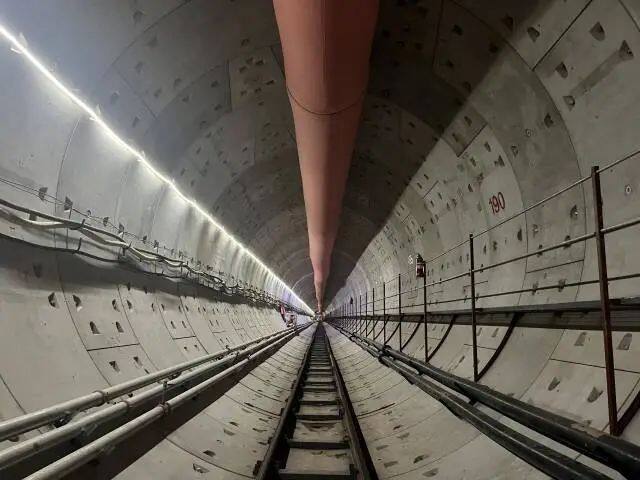 中交天和22台盾构机助力的广州地铁12号线海珠至番禺段盾构隧道全部贯通(图2)