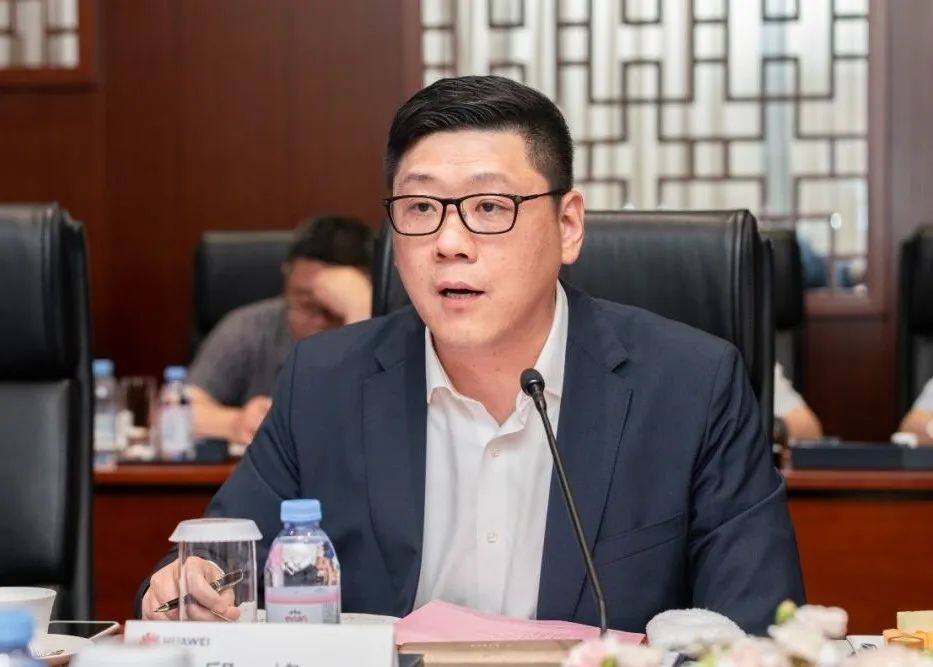 华为ICT全球MKT与解决方案销售副总裁邱峰