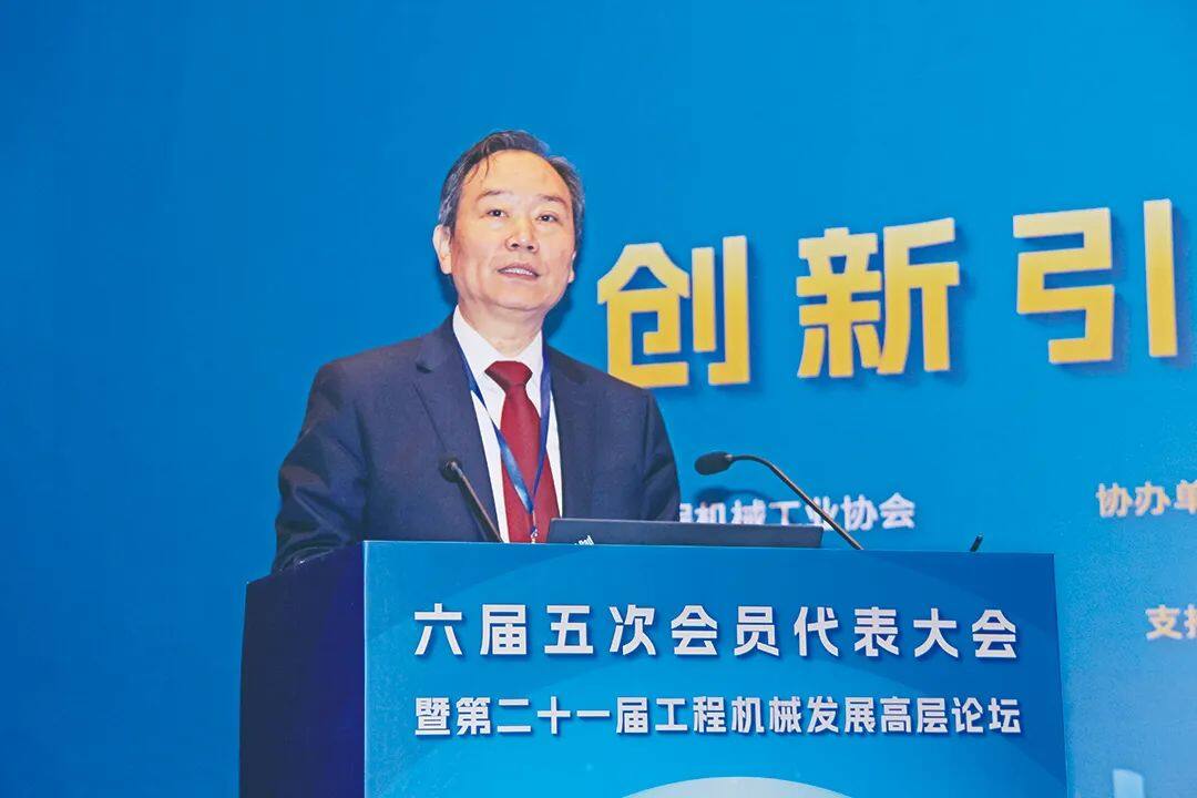 论坛开场主持人：中国工程机械工业协会副秘书长王金星