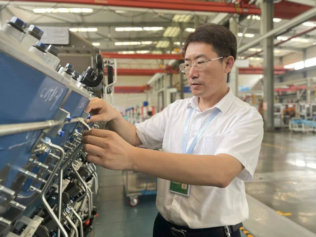 玉柴船电公司研发中心副主任兼C平台整机设计首席技术总师、高级工程师李伟