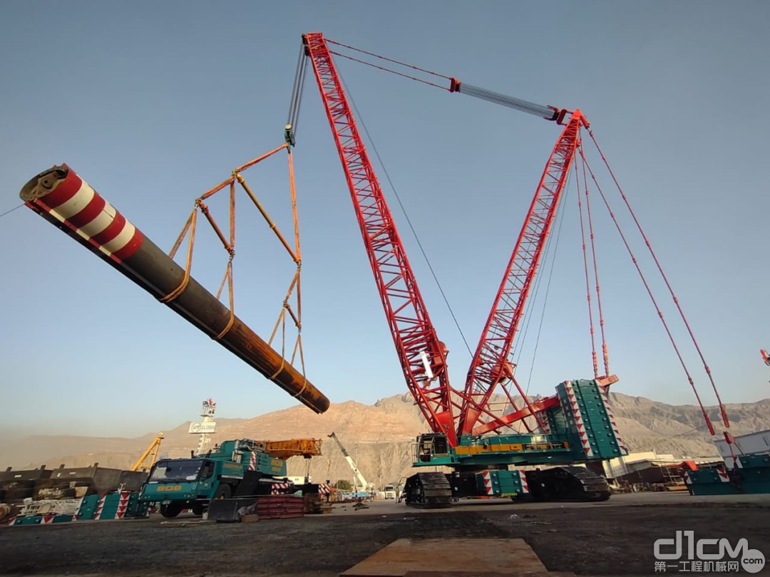 ▲ 阿联酋迪拜大型钢铁厂施工，超起重型主臂SDB-1_57m
