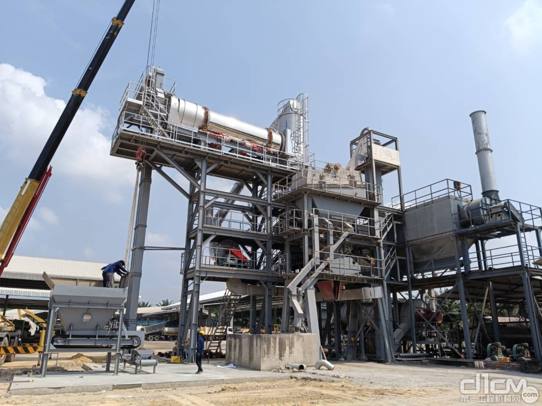 西筑集装箱式厂拌热再生设备落地泰国市场