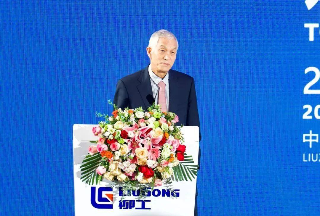 中国工程机械工业协会名誉会长兼特别顾问祁俊