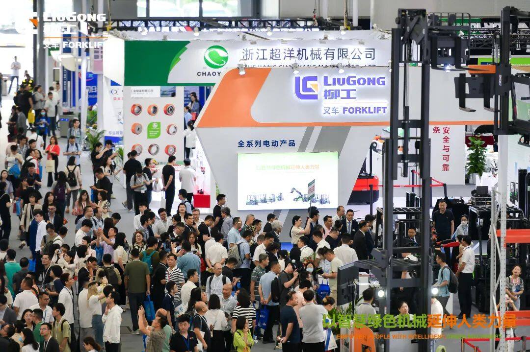 柳工叉车闪耀2024中国（广州）国际物流装备与技术展