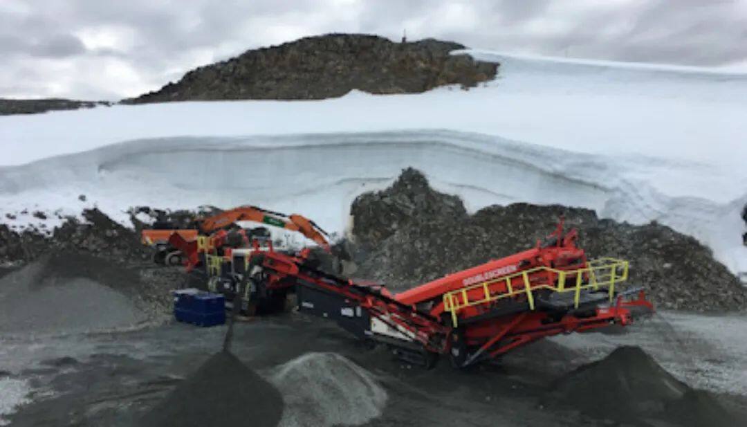 山特维克的移动破碎机在南极参与英国南极调查局 (BAS)基础设施建设