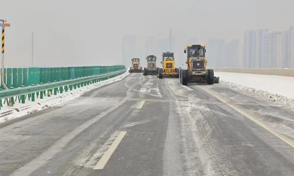 陕西交控：陕西高速公路路面积雪已清除，道路交通恢复畅通