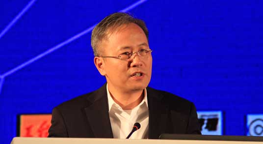 卡特彼勒全球副总裁、中国区董事长 陈其华在发表演讲