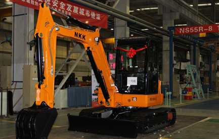 京城长野自主组装第一台NS55R-8挖掘机成功下线