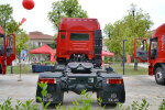 红岩杰狮M100 336马力 4X2 LNG牵引车(CQ4186HTG381T)(平顶)整体外观