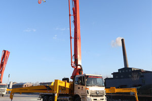 雷萨重机47米LNG泵车图片集