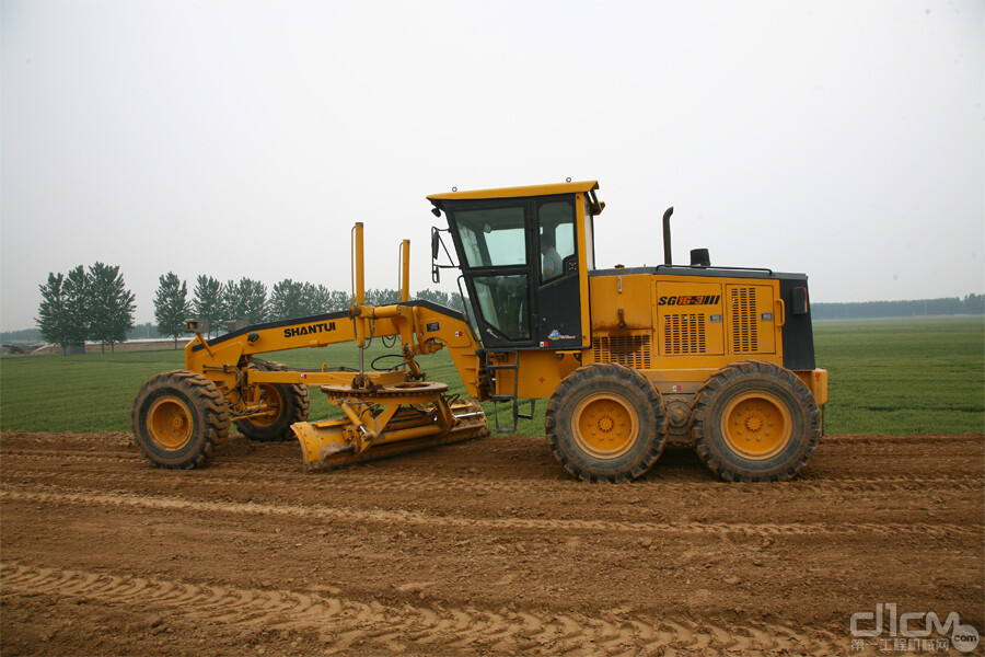 山推sg163平地机