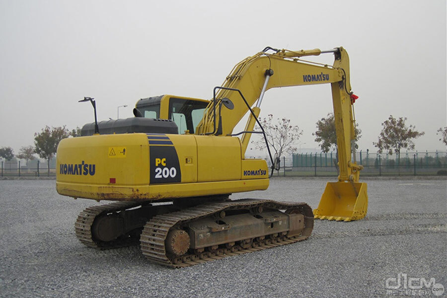 小松PC200-8履带挖掘机