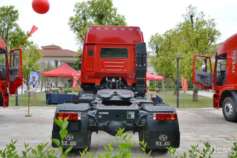 红岩杰狮M100重卡 390马力 4X2(CQ4185HTG361C)(平顶)牵引车