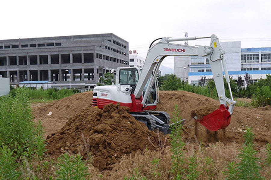 竹内TL120滑移装载机施工现场16706