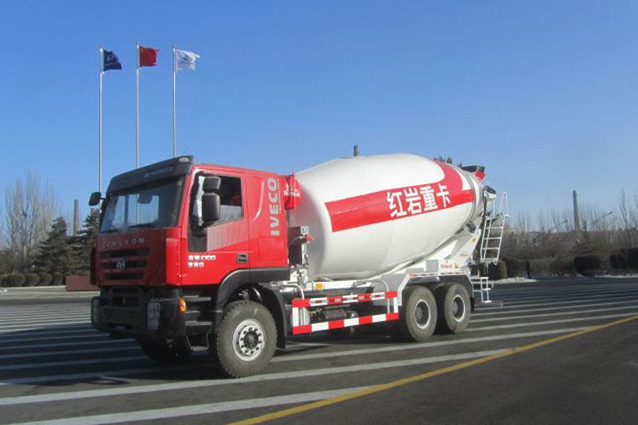 巴里巴红岩B15H搅拌运输车（国四系列）整体视图17680