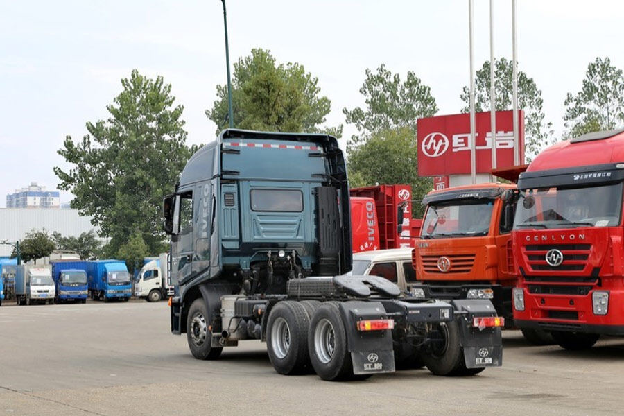 红岩杰狮C100重卡 480马力 6X4 牵引车(蓝)(CQ4255HXG334HH)整体视图33102