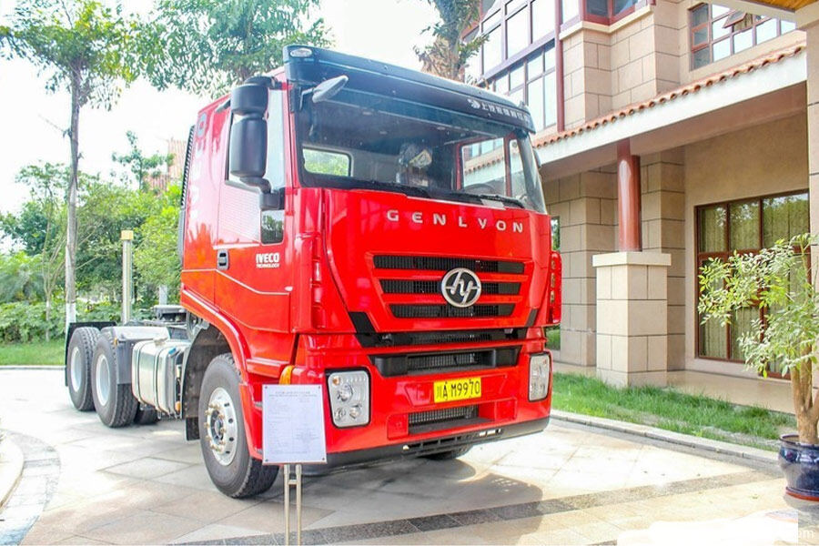 红岩杰狮C100重卡 480马力 6X4 大件运输牵引车(CQ4255HXG334HH)整体视图33186