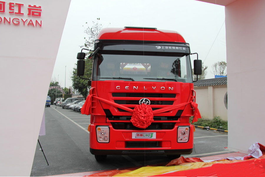 红岩杰狮M100重卡 380马力 6X4 LNG牵引车(CQ4256HTG384T)整体视图33260