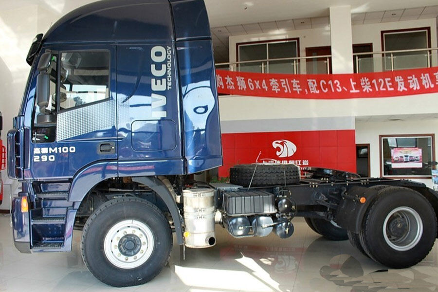 红岩杰狮M100重卡 290马力 4X2 牵引车(CQ4185HMG361)整体视图33765