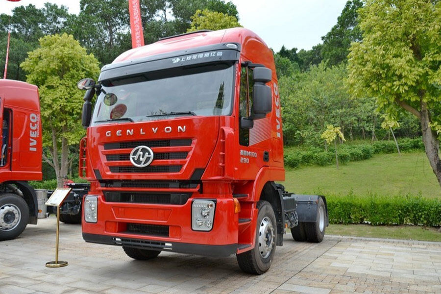 红岩杰狮M100重卡 390马力 4X2 牵引车(CQ4185HTG361C)(平顶)整体视图34035