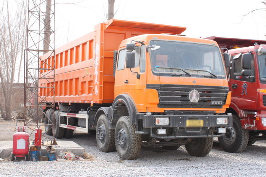 北奔NG80B系列重卡 380马力 8X4天然气自卸车(ND33103D46J)图片