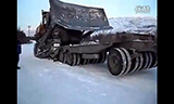 俄罗斯重型推土机上拖车过程