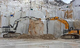 利勃海尔974 & 984挖掘机在意大利卡拉拉采石场