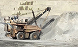Bucyrus矿用正铲挖掘机装载卡特797f卡车