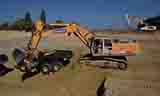 利勃海尔R964C大型挖掘机装载A40F自卸车