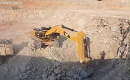 卡特彼勒 336D2 挖掘机在采石场工作