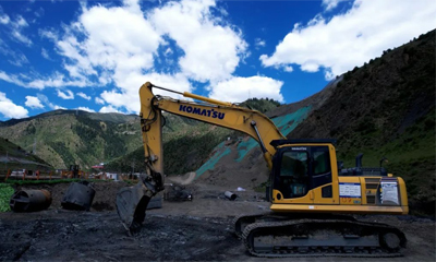 小松挖掘机助力川藏线建设视频